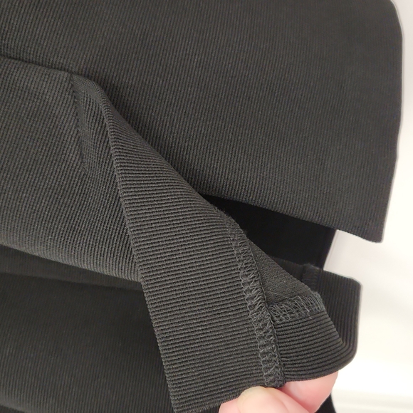 Lightweight black 2 button  jacket with 2 front pockets. - Picture 4 of 6